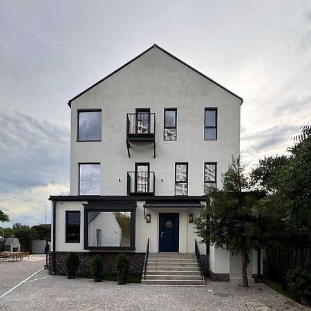 Mosh Mosh Boutique Hotel Alma-Ata Buitenkant foto