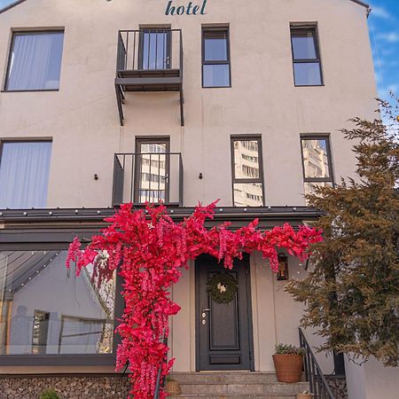 Mosh Mosh Boutique Hotel Alma-Ata Buitenkant foto
