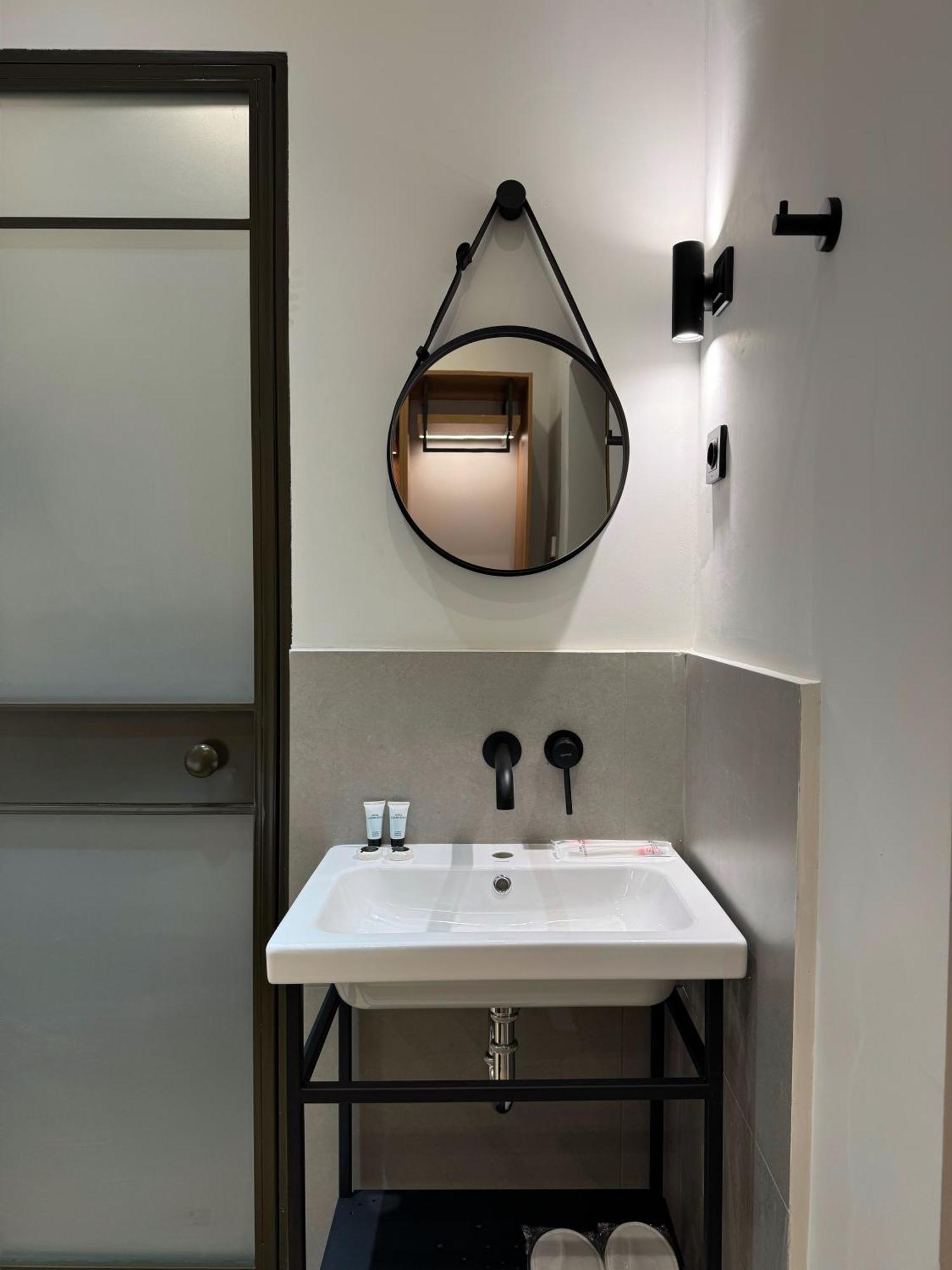 Mosh Mosh Boutique Hotel Alma-Ata Buitenkant foto